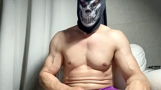 Snapshot of Luna_MaskedMan chatting on June 5, 11:10 pm Luna MaskedMan online show from June 5, 11:10 pm