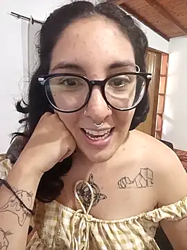 Snapshot of Melinerd chatting on November 28, 5:15 pm Melinerd online show from November 28, 5:15 pm