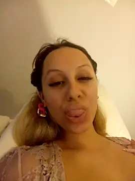 Snapshot of cleopatravodos chatting on November 19, 2:39 pm cleopatravodos online show from November 19, 2:39 pm