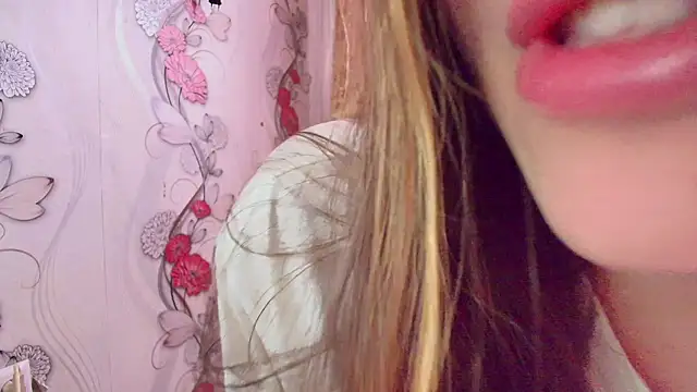 KristinaScott online show from November 28, 11:24 am