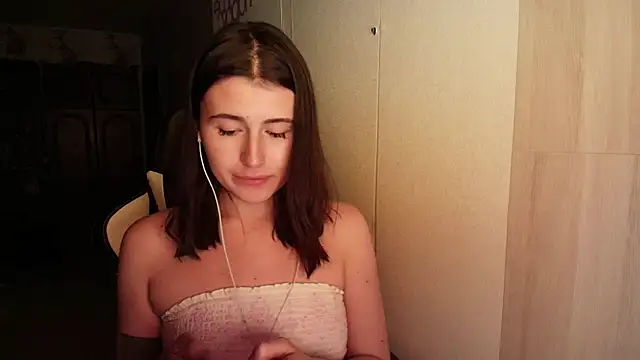 KristinaScott online show from March 17, 6:33 pm