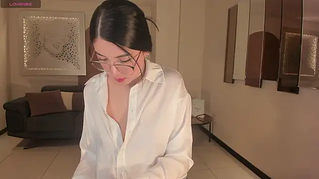 Snapshot of HaileyRoss_ chatting on December 5, 12:03 pm HaileyRoss online show from December 5, 12:03 pm