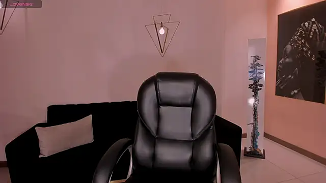 Snapshot of HaileyRoss_ chatting on June 11, 11:58 pm HaileyRoss online show from June 11, 11:58 pm