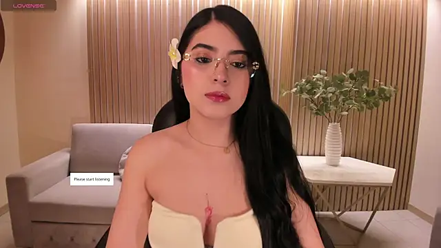 Snapshot of HaileyRoss_ chatting on June 23, 1:58 am HaileyRoss online show from June 23, 1:58 am