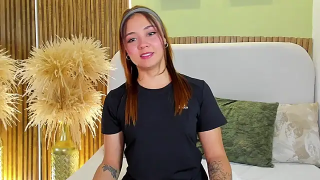 Snapshot of LondraBlush chatting on January 13, 1:49 pm LondraBlush online show from January 13, 1:49 pm