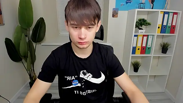 Snapshot of AlejandroEllias chatting on February 3, 6:51 am AlejandroEllias online show from February 3, 6:51 am