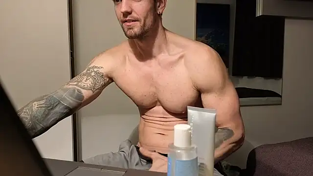 Snapshot of Mystery_Mark chatting on December 2, 7:31 pm Mystery Mark online show from December 2, 7:31 pm