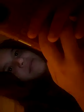 Snapshot of AngelSin04 chatting on November 16, 10:59 pm AngelSin04 online show from November 16, 10:59 pm