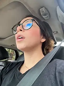 Snapshot of Caitlinn_catt chatting on December 5, 7:43 pm Caitlinn catt online show from December 5, 7:43 pm