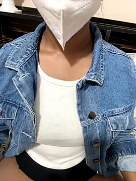 Snapshot of Lilly_islive chatting on November 19, 9:53 am Lilly islive online show from November 19, 9:53 am