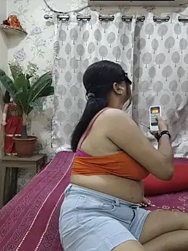 Cute-richa1 online show from May 22, 4:56 pm