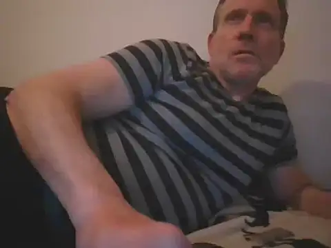 Snapshot of JonnaCD chatting on December 7, 4:42 am JonnaCD online show from December 7, 4:42 am