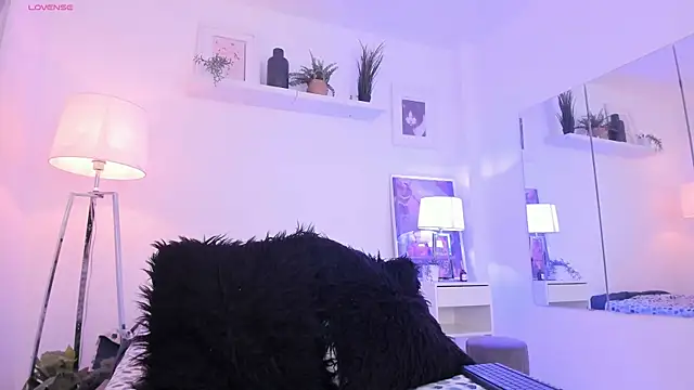 Snapshot of Miluu_dh chatting on December 18, 2:34 pm Miluu dh online show from December 18, 2:34 pm