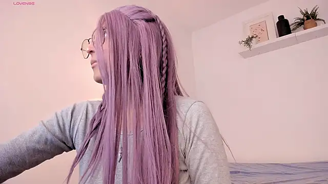 Snapshot of Miluu_dh chatting on December 20, 2:13 pm Miluu dh online show from December 20, 2:13 pm