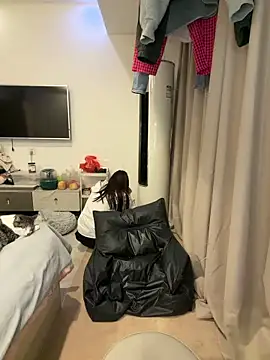 XX125216 online show from December 4, 1:31 pm