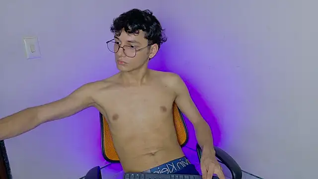 Snapshot of andrew_dann chatting on November 25, 8:20 pm andrew dann online show from November 25, 8:20 pm