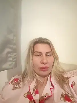 Snapshot of NaughtyClaudia_ chatting on December 17, 9:21 pm NaughtyClaudia online show from December 17, 9:21 pm