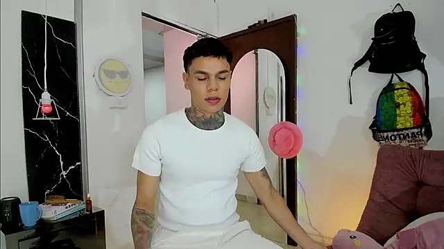 Snapshot of xavier-blake chatting on November 15, 11:54 pm xavier-blake online show from November 15, 11:54 pm