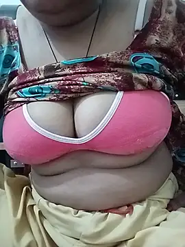 Snapshot of Menka_cut34 chatting on June 27, 12:22 pm Menka cut34 online show from June 27, 12:22 pm
