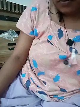 Snapshot of Menka_cut34 chatting on July 10, 7:01 am Menka cut34 online show from July 10, 7:01 am