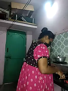 Snapshot of Tamil_devagi chatting on February 12, 6:52 am Tamil devagi online show from February 12, 6:52 am