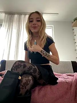 lunababy77 online show from December 5, 12:47 pm