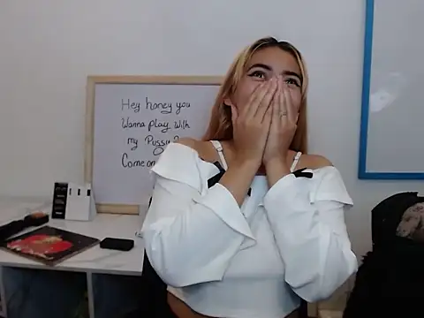 KloeeCavallier online show from February 25, 5:11 pm