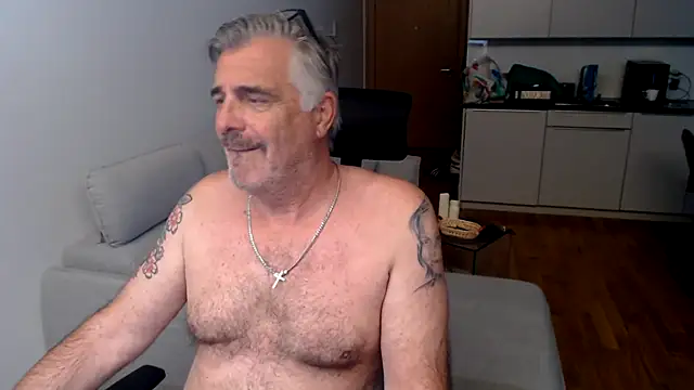 Buidapest online show from November 19, 9:20 am