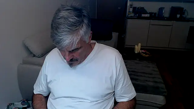 Snapshot of Buidapest chatting on January 19, 11:03 am Buidapest online show from January 19, 11:03 am