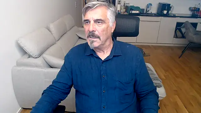 Snapshot of Buidapest chatting on February 4, 4:18 am Buidapest online show from February 4, 4:18 am