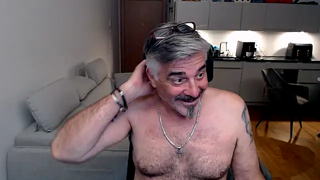 Snapshot of Buidapest chatting on March 4, 1:11 am Buidapest online show from March 4, 1:11 am