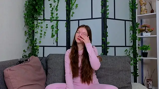 MelvinaEbner online show from February 10, 7:45 am