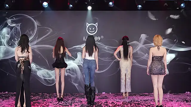 LU-909 online show from November 28, 8:06 am