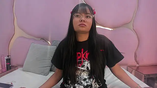 Aisha Leenss online show from January 16, 2:10 pm