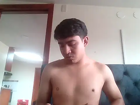 Snapshot of augustboyy chatting on November 17, 2:45 pm augustboyy online show from November 17, 2:45 pm