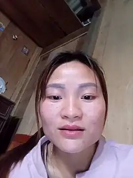 Snapshot of Lee-Thee chatting on November 17, 9:26 am Lee-Thee online show from November 17, 9:26 am