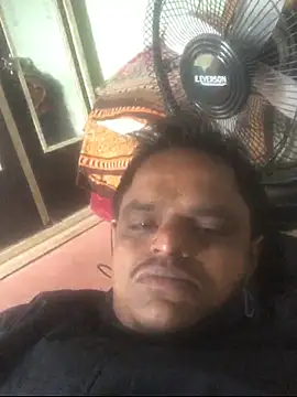 Snapshot of sexguruxxx chatting on November 29, 4:04 am sexguruxxx online show from November 29, 4:04 am