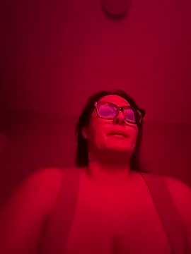 Snapshot of Melyss20 chatting on November 17, 6:08 am Melyss20 online show from November 17, 6:08 am