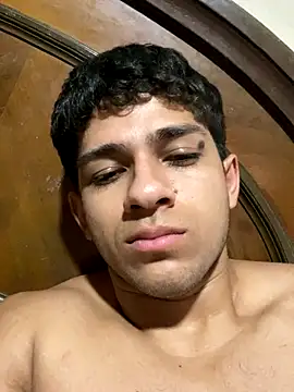 Snapshot of Benjxmin_077 chatting on November 18, 11:59 pm Benjxmin 077 online show from November 18, 11:59 pm