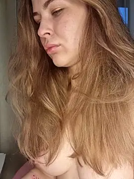 Snapshot of glossbaby chatting on November 18, 6:51 am glossbaby online show from November 18, 6:51 am