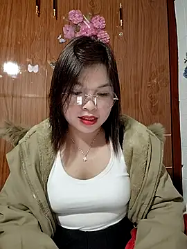 Snapshot of Cover-baa chatting on February 3, 11:21 pm Cover-baa online show from February 3, 11:21 pm