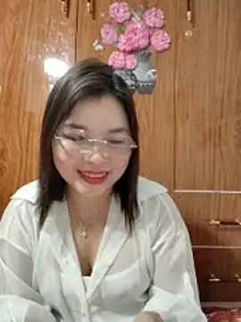 Snapshot of Cover-baa chatting on February 14, 12:29 am Cover-baa online show from February 14, 12:29 am