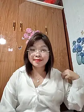 Snapshot of Cover-baa chatting on February 21, 8:21 pm Cover-baa online show from February 21, 8:21 pm