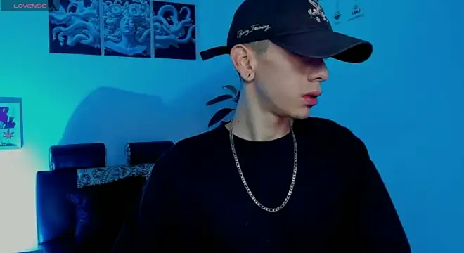 Snapshot of James_Adams_01 chatting on November 22, 12:37 pm James Adams 01 online show from November 22, 12:37 pm