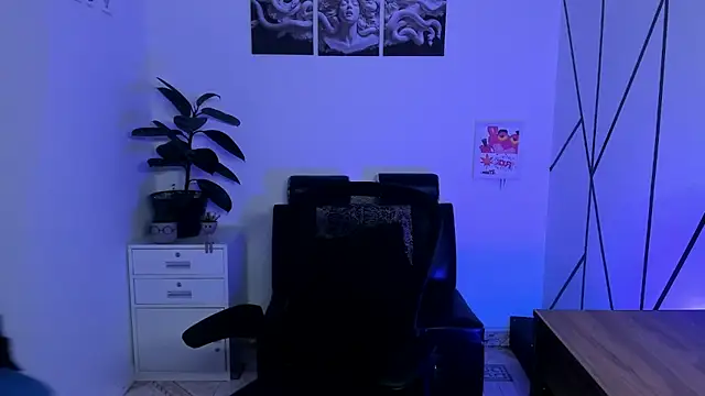 Snapshot of James_Adams_01 chatting on November 28, 12:19 pm James Adams 01 online show from November 28, 12:19 pm