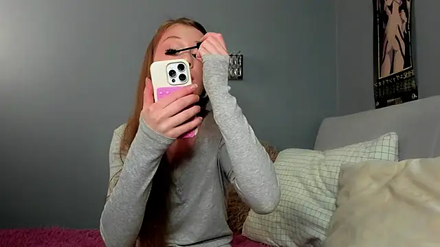 Snapshot of KarieBowery chatting on February 6, 8:01 pm KarieBowery online show from February 6, 8:01 pm