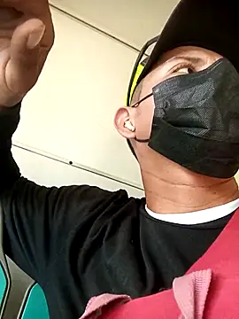 juunioreest online show from December 4, 9:01 pm