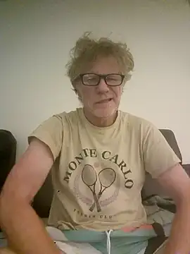 Snapshot of Hardwarelane67 chatting on May 9, 12:54 pm Hardwarelane67 online show from May 9, 12:54 pm