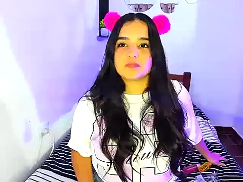 Babyhoney18 online show from November 18, 1:00 am