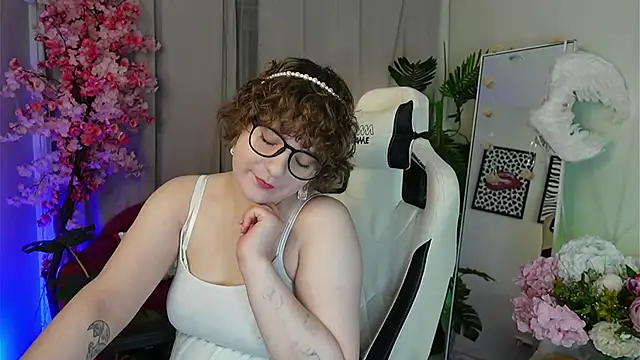 Snapshot of melissa___moore chatting on November 21, 6:01 am melissa moore online show from November 21, 6:01 am